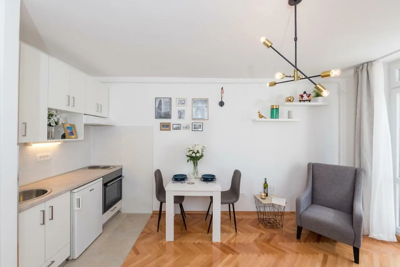 Apartment Var Split